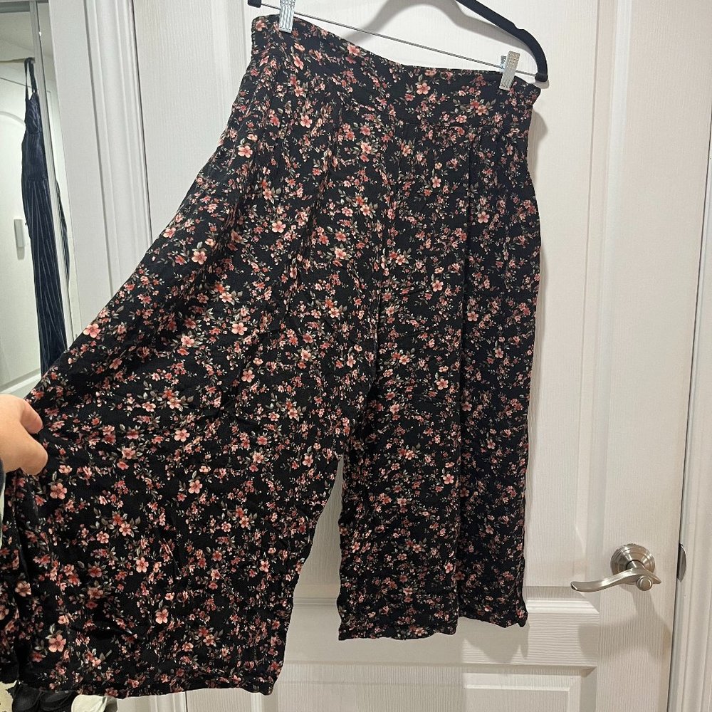 American Eagle Black Floral Wide Leg Pant